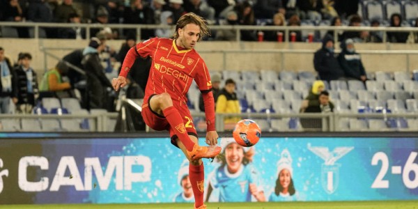 朗斯前锋托万荣膺UNFP法甲11月最佳球员：背后隐藏的努力与战术解析