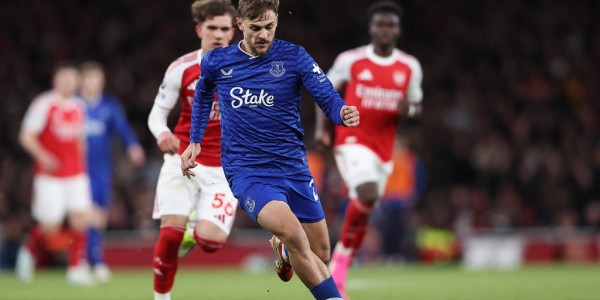 英超-约克雷斯破僵16岁道曼进球破纪录 阿森纳2-0埃弗顿