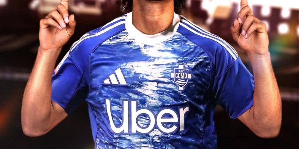 科莫愿3000万直接买断曼联弃儿！可助阿莫林签中场，两人关系已破裂