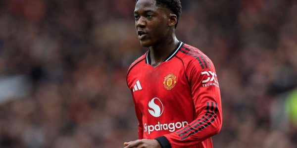 曼联夏窗中场大换新！续约梅努成优先项，三新人成卡里克主推人选