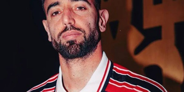 曼联想方设法不加薪挽留B费！给队长减负才能争冠，一数据远逊小贝时代