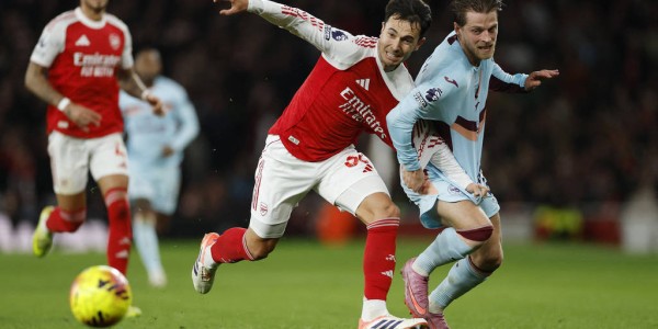 英超-梅里诺传射萨卡破门 赖斯伤退阿森纳2-0小蜜蜂5分领跑