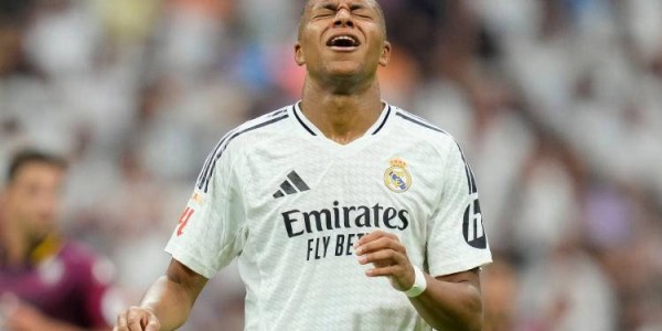 皇马欧冠出局闹剧：姆巴佩自私作祟，卡马文加红牌葬送逆转希望