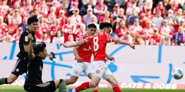 拜仁遭遇重创！德甲半场落后三球，四年来首次，乌尔比希表情尴尬