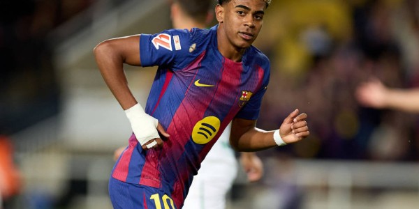 拉菲尼亚复出！巴萨剑指欧冠冠军，年轻天才蓄势待发