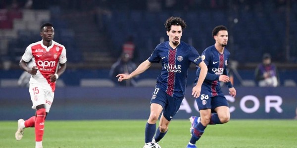 法甲最新积分榜揭晓：巴黎圣日耳曼意外1-3负于摩纳哥，爆冷引发巨大震动