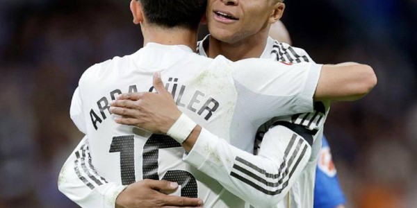 足坛一夜动态：国米3-2科莫冲双冠王，切尔西0-3造百年耻辱纪录