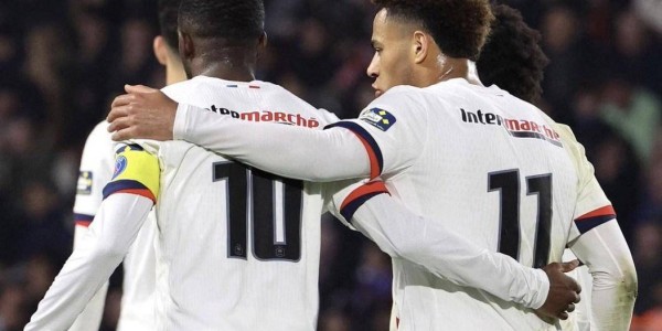 4-0横扫业余队！巴黎杀鸡用牛刀，20岁新星9.3分抢尽梅西内少光环