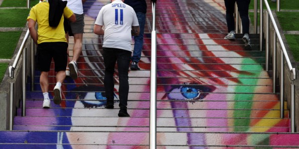 切尔西进入“至暗时刻”：传奇痛心警告——“可能要卖掉我们的球星，我感到非常愤怒”