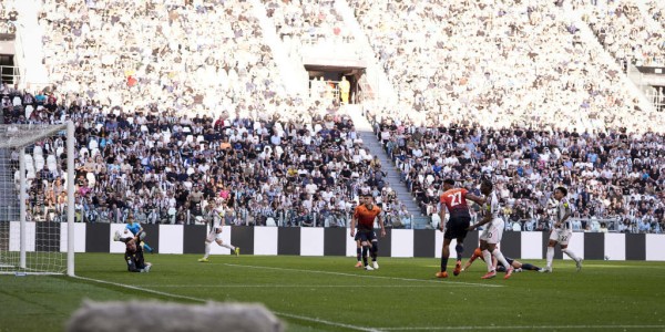 意甲大乱斗！麦肯尼一飞冲天助尤文冲刺，那不勒斯绝杀米兰搅翻争冠池！