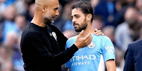 能跑1万3千米的蓝月小兔子，他是曼城的隐形支柱