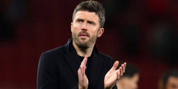 暗藏硬性条款！曼联紧急甩卖周薪 35 万巨星，晚走一年直接亏大钱