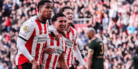 4月就夺冠？埃因霍温创神纪录！阿贾克斯被甩23分成背景板