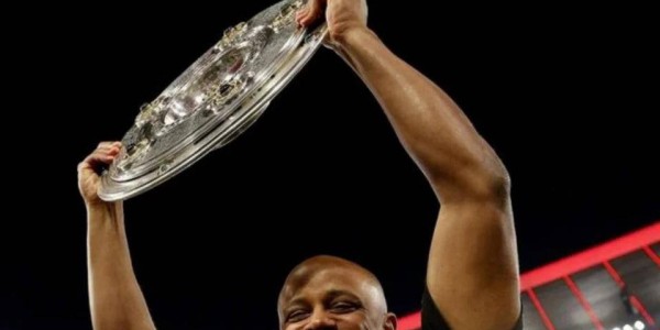 孔帕尼率拜仁实现德甲两连冠，达成50胜里程碑，剑指三冠王与积分纪录