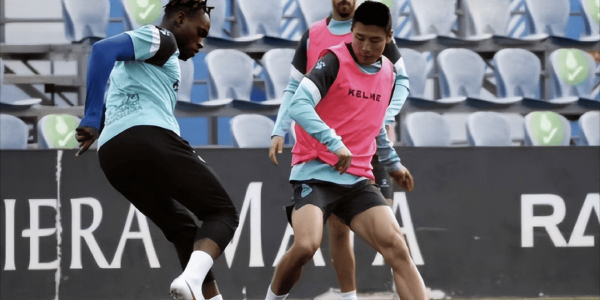 意外吗？武磊“黑又硬”队友加盟重庆铜梁龙，本赛季欧冠速度第一