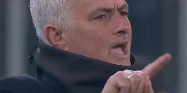 一场2-1！让穆帅有望争二：本菲卡追平葡体，下周欧冠决战皇马