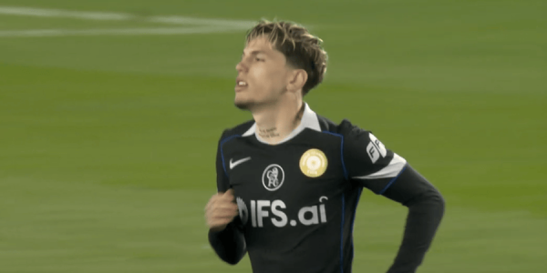 曼联否认针对加纳乔，更衣室真实态度曝光！切尔西队友中场怒骂他