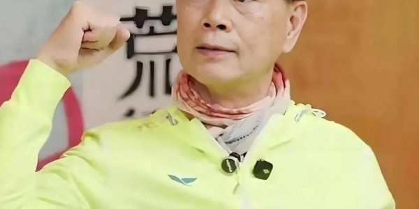 三年前嫌老拒买，今被他一脚踢出欧冠，79岁老佛爷踹门震怒