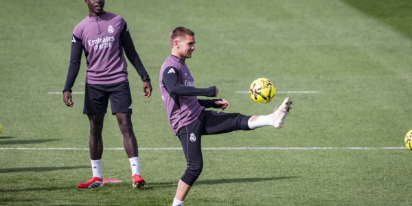 皇马备战曼城：卡马文加复出将成关键，战术解析与历史交锋回顾