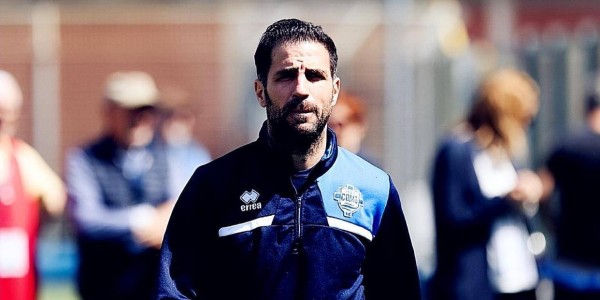 平均年龄不到24岁，法布雷加斯带平民球队掀翻卫冕冠军，意甲黑马太疯狂