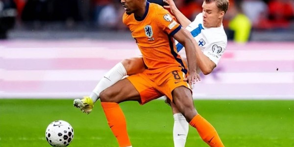 英超双红会赛前，斯洛特透露利好消息，两员大将及时复出战曼联