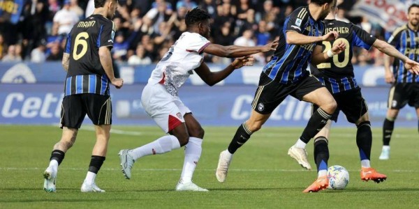 3-1击败卡利亚里，10人意甲倒数第一大爆发，终结17轮不胜