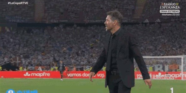 西蒙尼瘫坐草皮那一刻：刚赢下欧冠生死战，转眼就在国王杯决赛栽了跟头