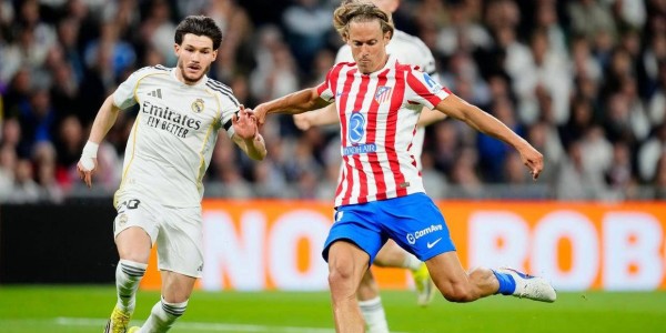 维尼修斯梅开二度助皇马10人逆转马竞 5连胜紧追西甲榜首