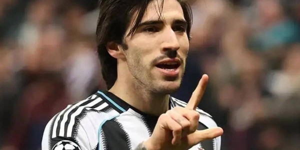 曼联最大败笔操作！34岁卡塞米罗打出生涯最佳，放走他欧冠必成笑话