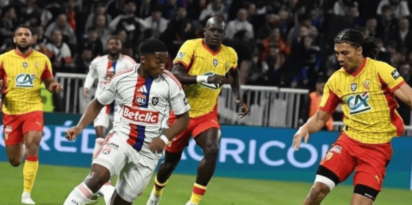 法甲第26轮焦点战：里昂VS巴黎FC