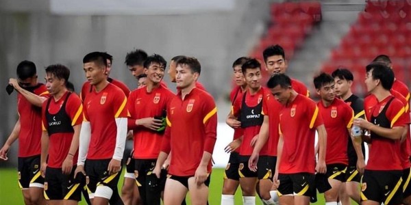 重大实锤！法兰克福扎堆官宣，5大国脚齐聚德甲，这次真的稳了