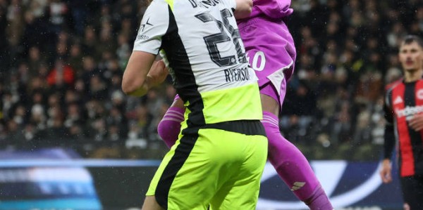 拜仁vs科隆首发：凯恩与金玟哉的对决，德甲战火再燃！