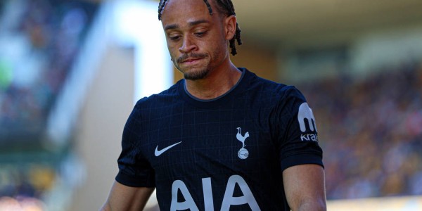 无缘世界杯！西蒙斯为热刺保级拼尽所有 却遭重伤大修