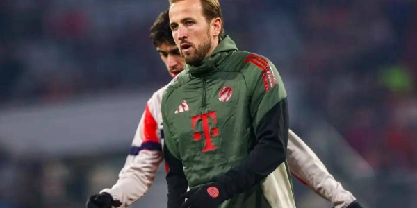 凯恩双响加持18岁新星传射，拜仁总比分10-2完胜意甲劲旅挺进欧冠8强