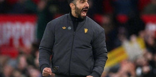 悲喜夜！拜仁13连胜刷爆纪录，那不勒斯登顶，蓝军遭绝杀曼联雪耻