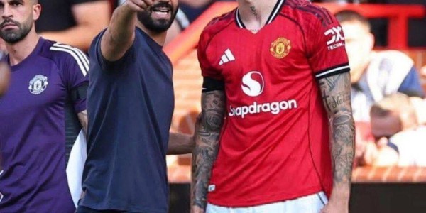 曼联安菲尔德百战欲拿十年首胜！阿莫林寄望谢什科，曾打爆利物浦