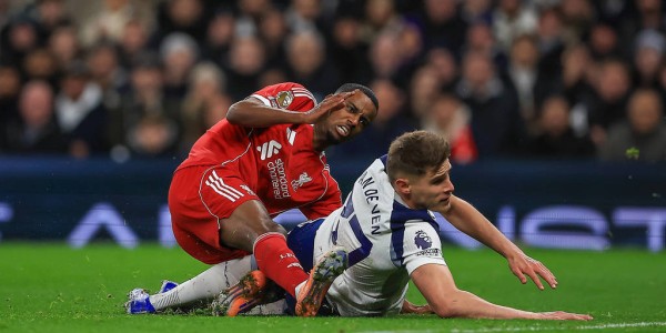 多家英媒曝伊萨克腿部骨折缺阵数月 利物浦冬窗必补人