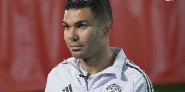 卡塞米罗宣布离开曼联细节！球迷挽留感动全家，人走心留永远支持红魔