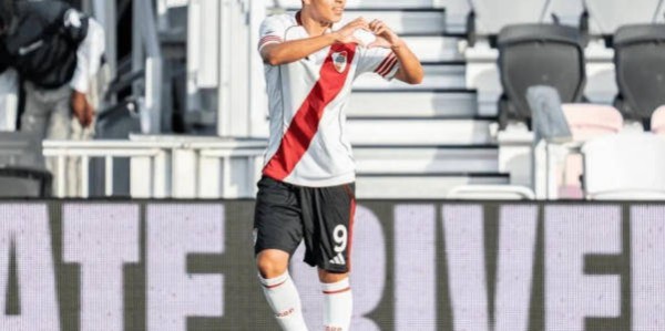 冬窗首签落定！本菲卡官宣佛得角国脚卡布拉尔加盟，穆帅阵容补强添关键拼图