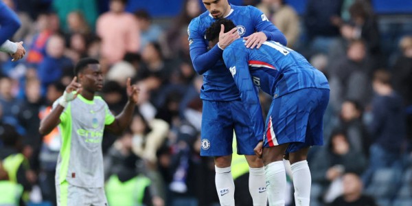 斯坦福桥的眼泪：埃斯特旺腘绳肌受伤痛哭，切尔西欧冠希望再蒙阴影