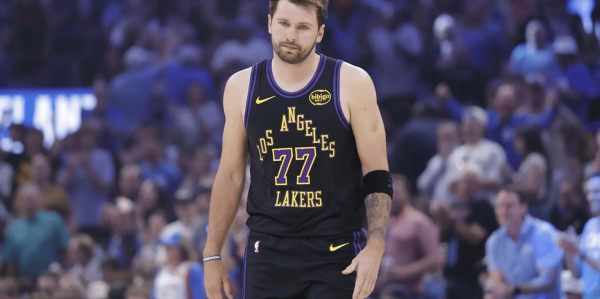 东契奇将在周五和湖人会合 里夫斯最早5月第1周复出