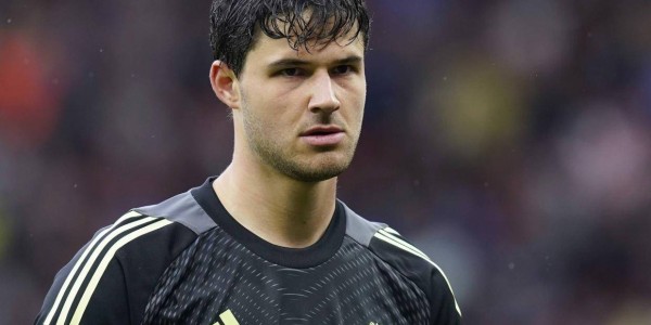 一日英超动向：阿森纳极限绝杀5分领跑，曼联门将自信发挥出色