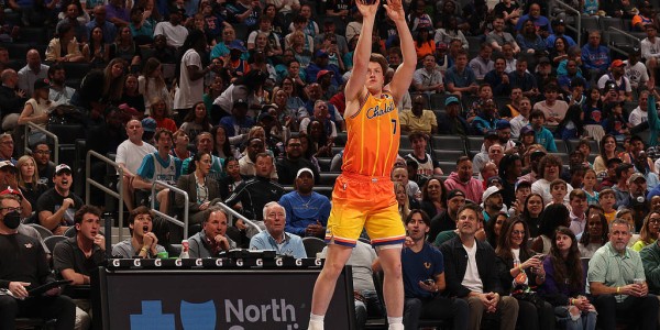 克努佩尔26+11+8造NBA新历史 比肩基德库里来日必超？