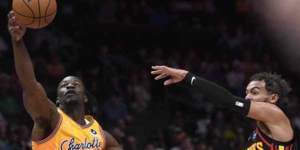 鲍尔28+13约翰逊空砍43分 黄蜂险胜老鹰