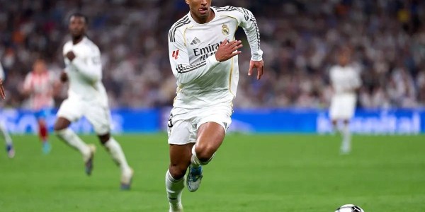 三场不胜+争议点球，皇马13.4亿航母沉没敲响“四大皆空”警钟！